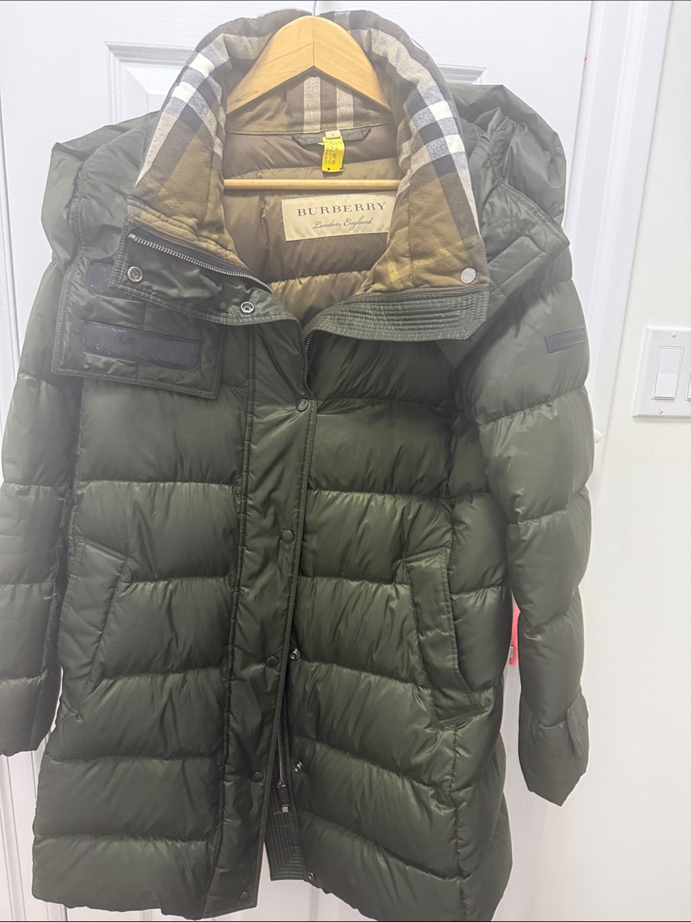 Burburry womens olive Puffer Jacket with Plaid Lining